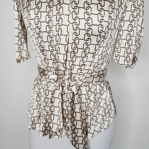 Bebe Tie Waist Silk Blouse in Black and White Chain Print Size XS - Picture 2 of 9
